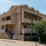 Apartments Stari Ribar